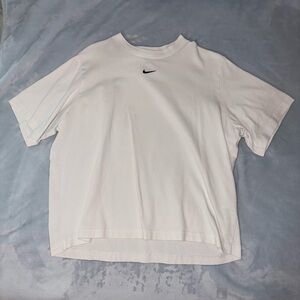 The Nike Tee, Loose Fit size L, white